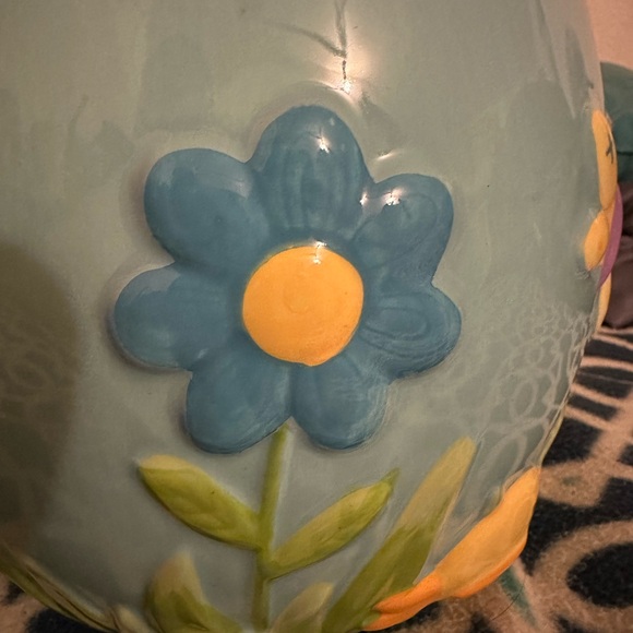 BLOSSOMS & BLOOMS CERAMIC LIDDED EASTER EGG
COOKIE JAR - Picture 5 of 13